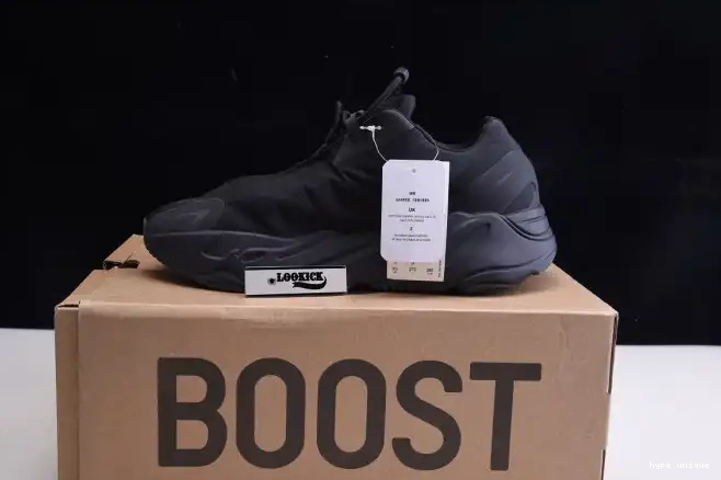 hype Yeezy 700 Black MNVN Boost Adidas Triple FV4440 0522